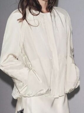 Zara oversized  lined bubble  hem bomber Jacket. Elastic Hem, pockets,.